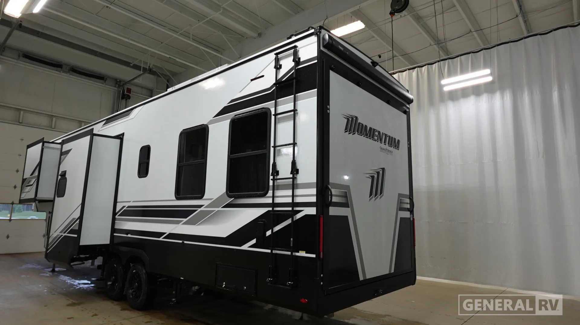 2026 Grand Design Momentum G-Class 320G - Photo 4