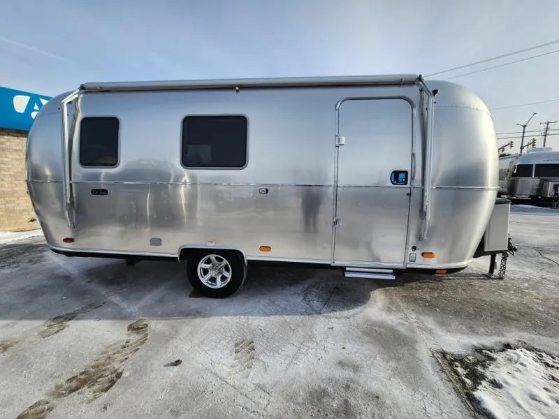 2026 Airstream World Traveler 22RB - Photo 3