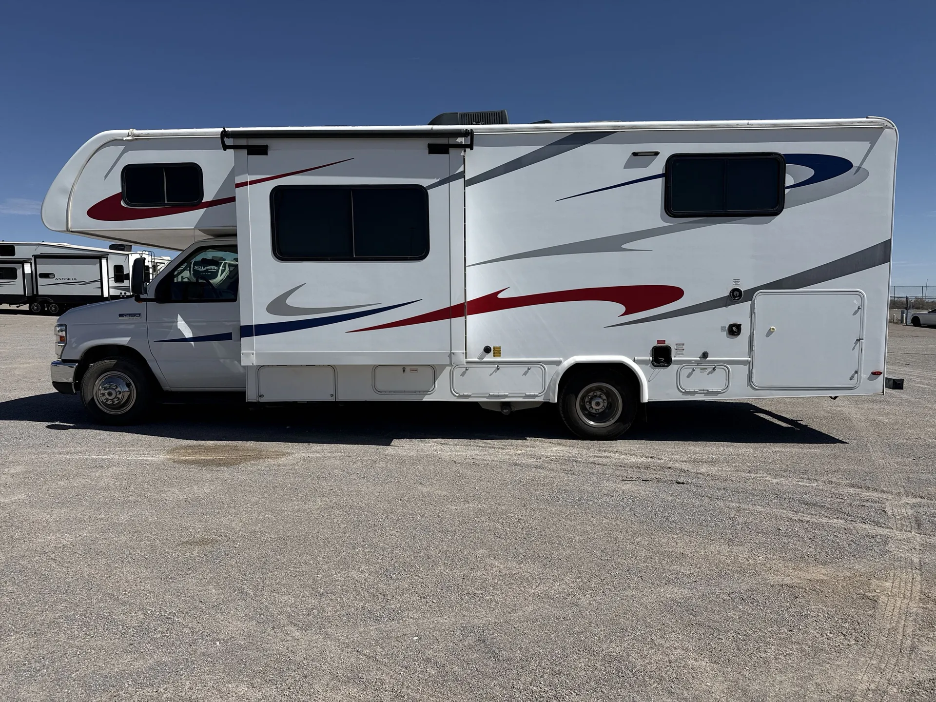 2019 Forest River Sunseeker 3050S — off campside