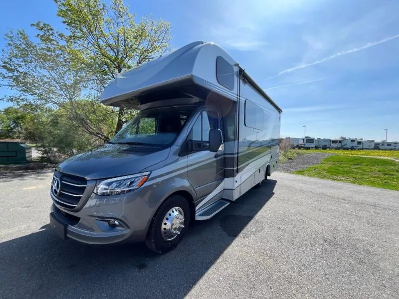2026 Entegra Coach Qwest SE 24L - Photo 3