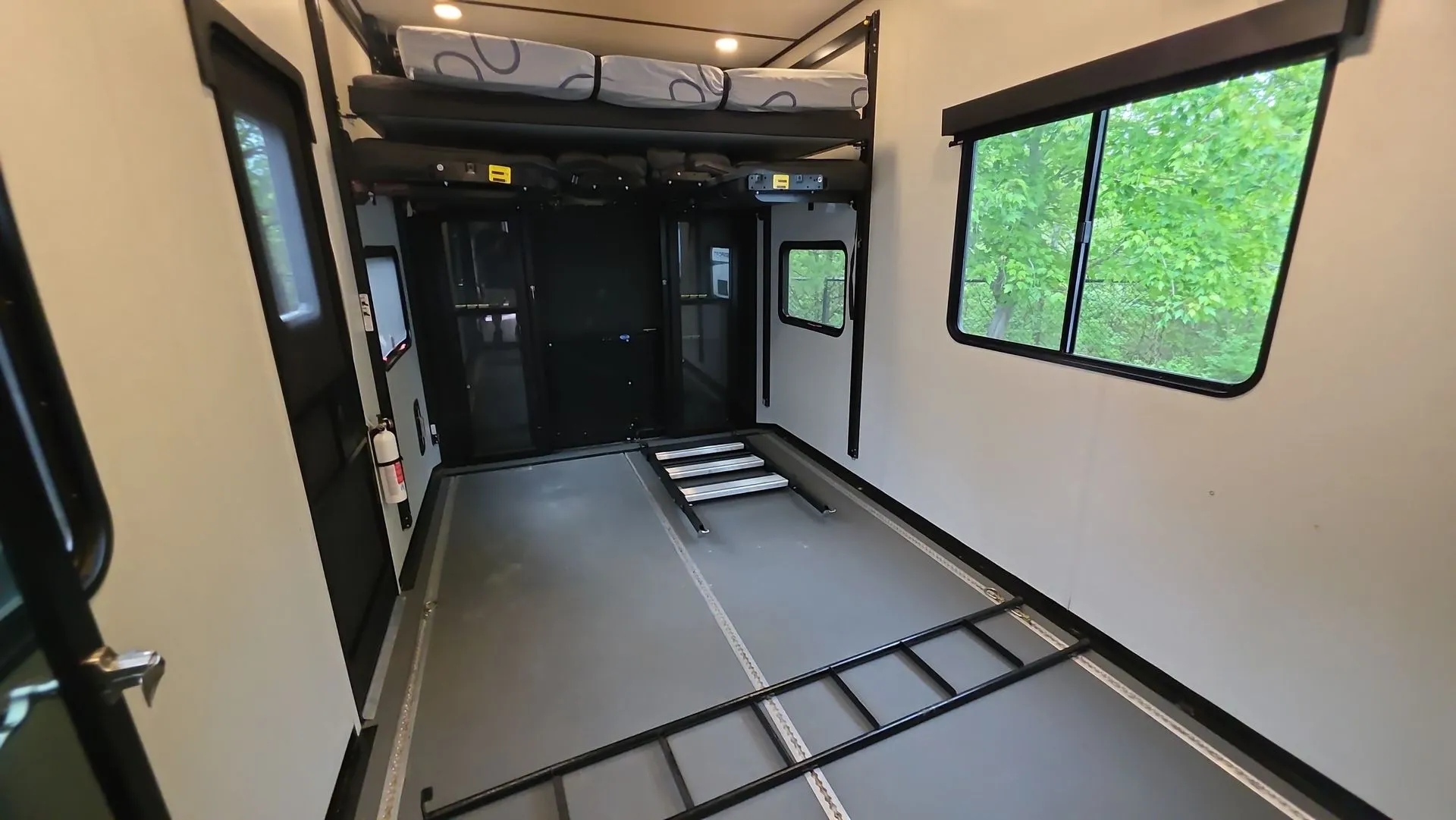 2022 Alliance RV Valor 41V15 - Photo 4