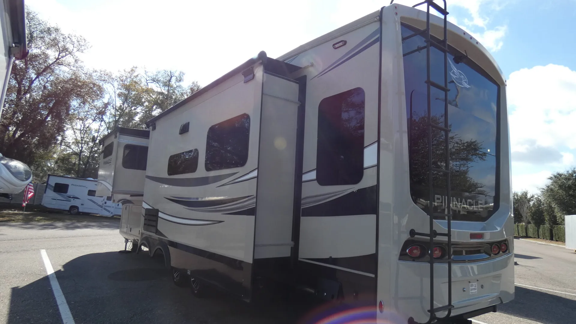2023 Jayco Pinnacle 36FBTS - Photo 4