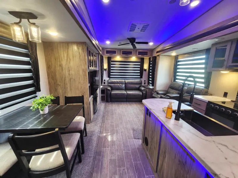 2020 Forest River Cherokee Arctic Wolf 3660 SUITE - Photo 3