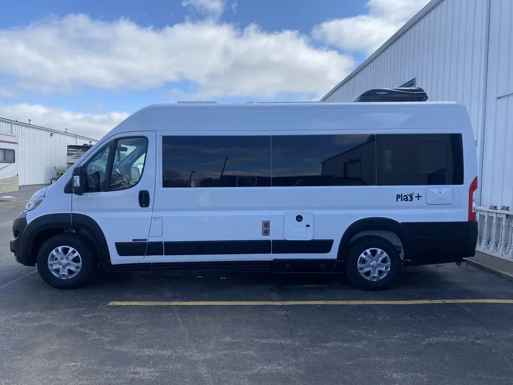 2025 Roadtrek Play Plus - Photo 4