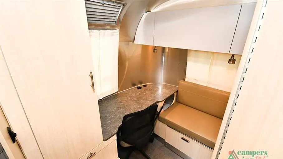 2023 Airstream Flying Cloud 30FB Office, Photos photo 23