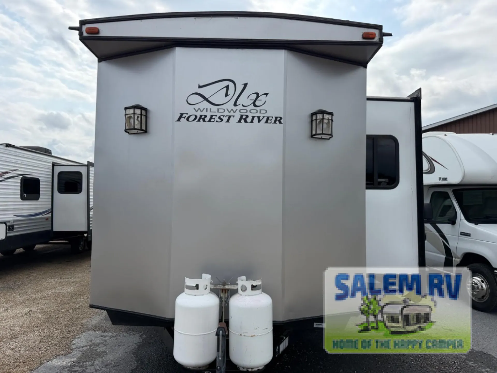 2018 Forest River Wildwood DLX 402QBQ - Photo 2
