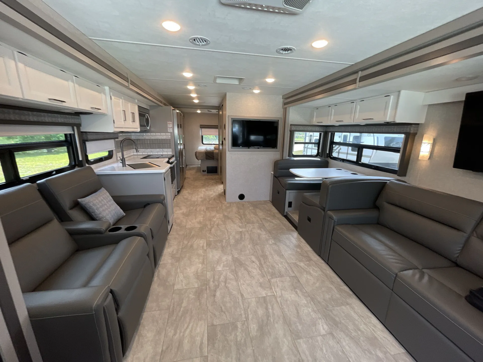 2025 Thor Motor Coach Windsport 35R — living area main
