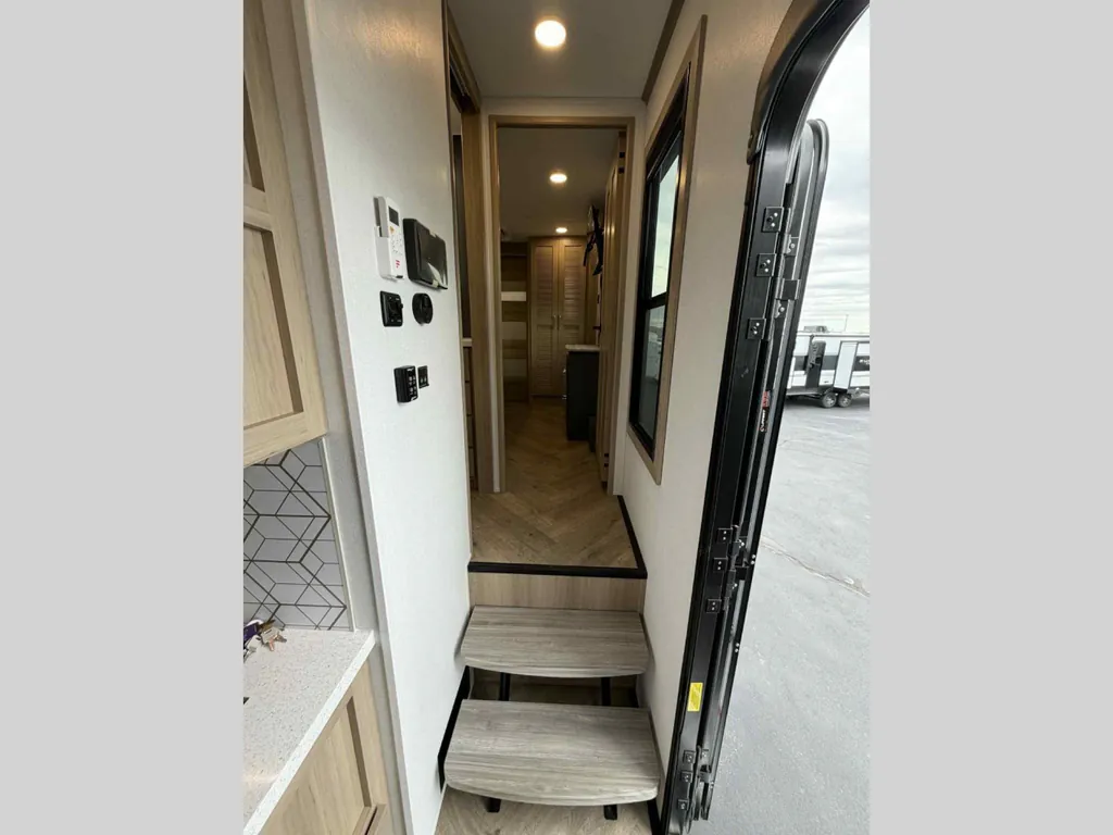 2026 Keystone Raptor 415, Photos photo 16