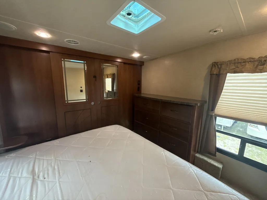 2015 Forest River Sierra 365SAQB, Photos photo 11