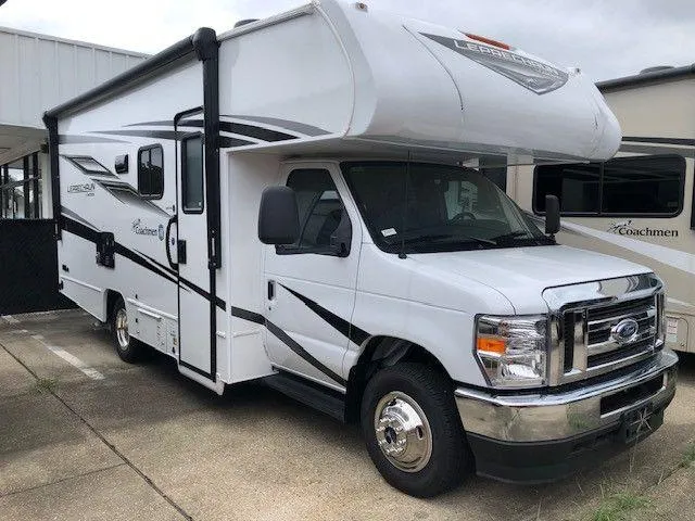 2026 Coachmen Leprechaun 220XG - Photo 3