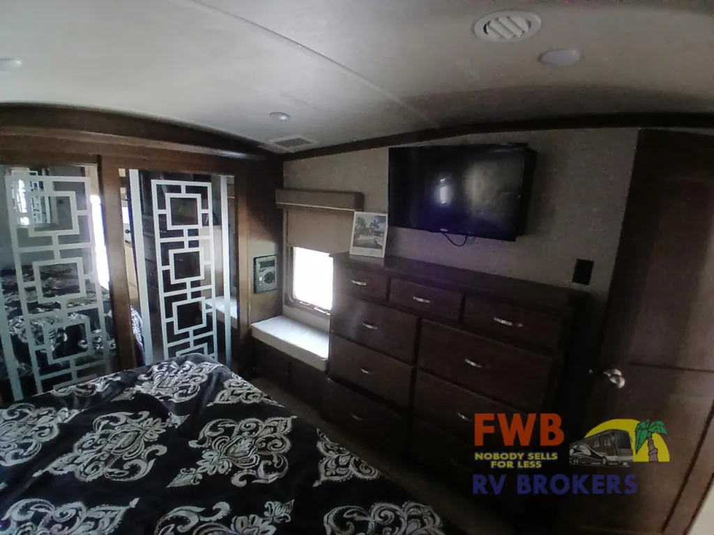 2018 Forest River Cedar Creek Champagne Edition 38EL, Photos photo 20