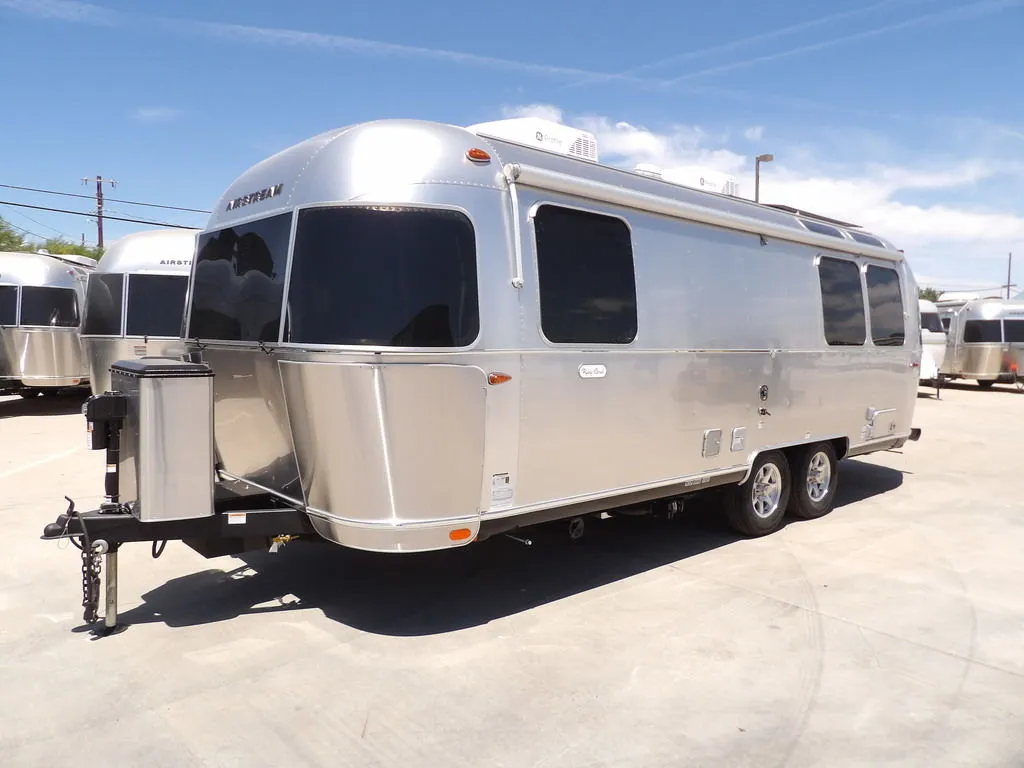 2025 Airstream Flying Cloud 25FB - Photo 2