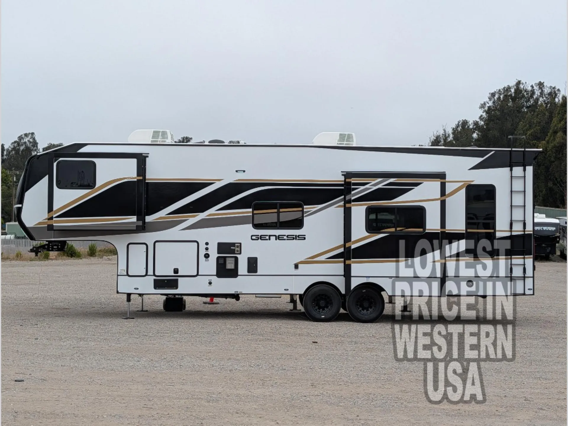 2027 Genesis Supreme Genesis 32CRXL - Photo 4