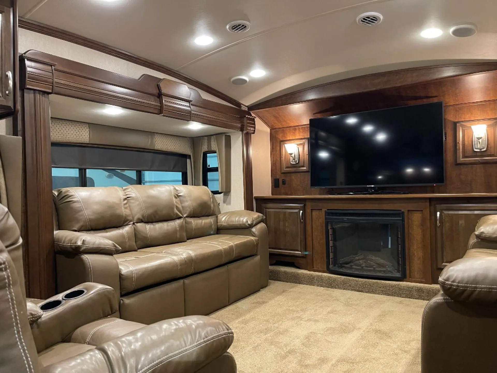 2015 Forest River RV Cardinal 3825FL - Photo 4