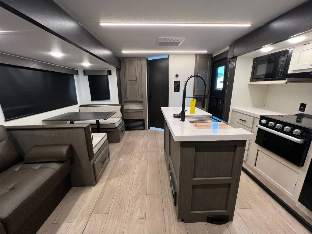 2026 Forest River Cherokee Alpha Wolf 33BH, Photos photo 8
