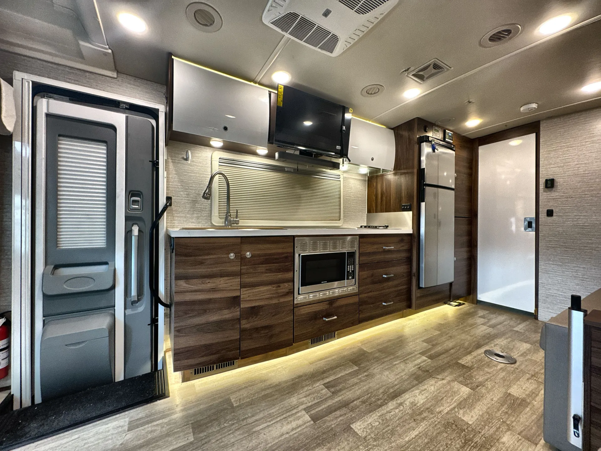 2022 Winnebago Navion 24D — living area main