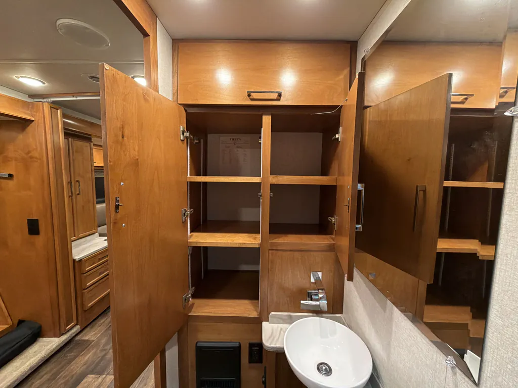 2019 Tiffin Wayfarer 24 FW, Photos photo 18