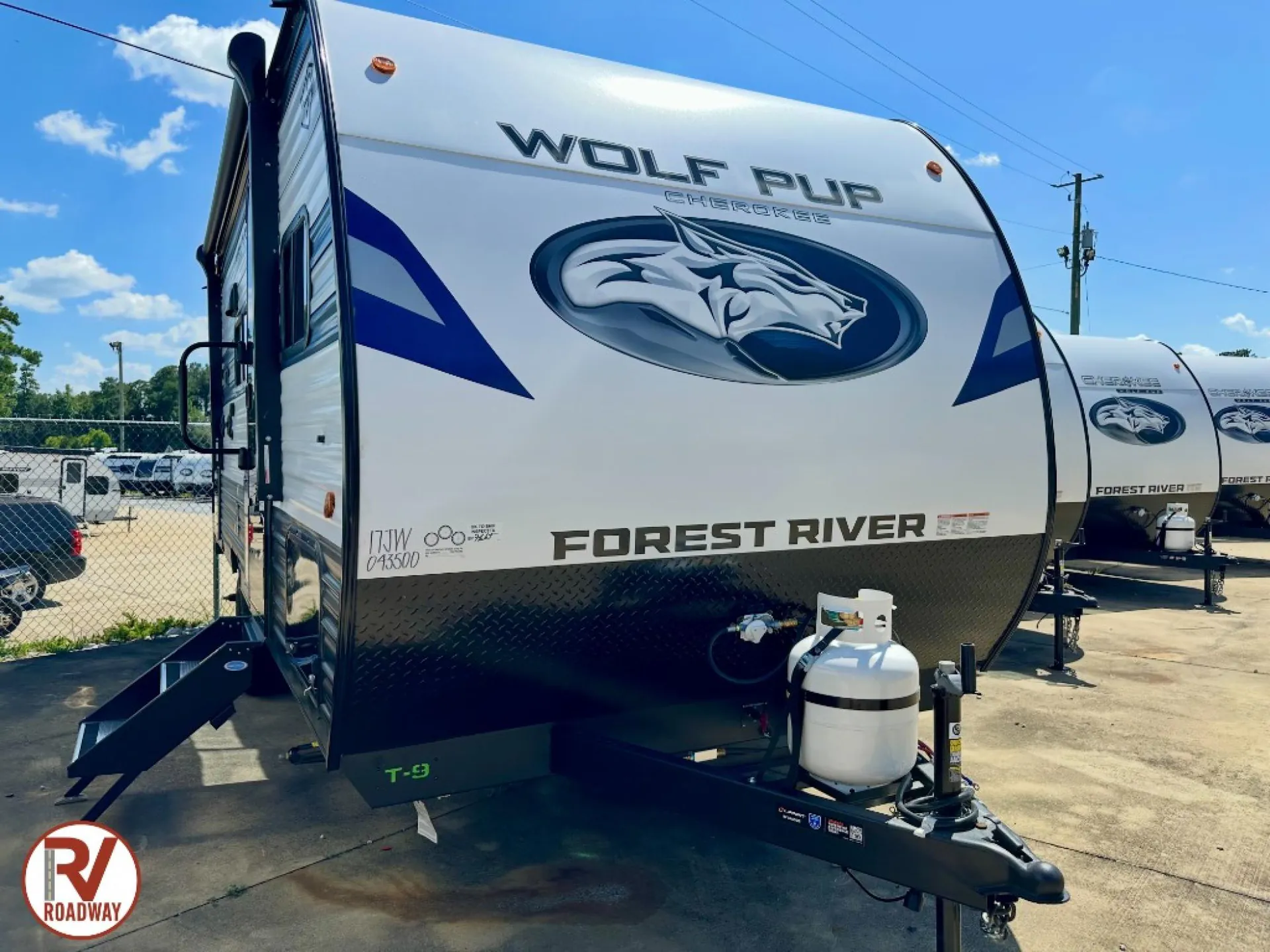 2027 Forest River Cherokee Wolf Pup 17JW