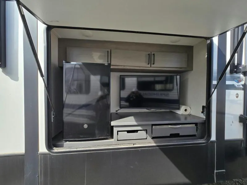 2021 Keystone Raptor 423, Photos photo 19
