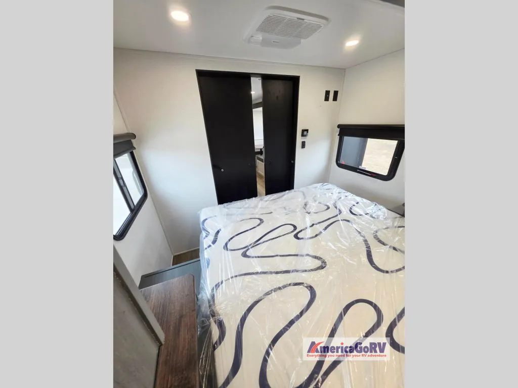 2027 Forest River Solaire Lite 302BHS, Photos photo 25