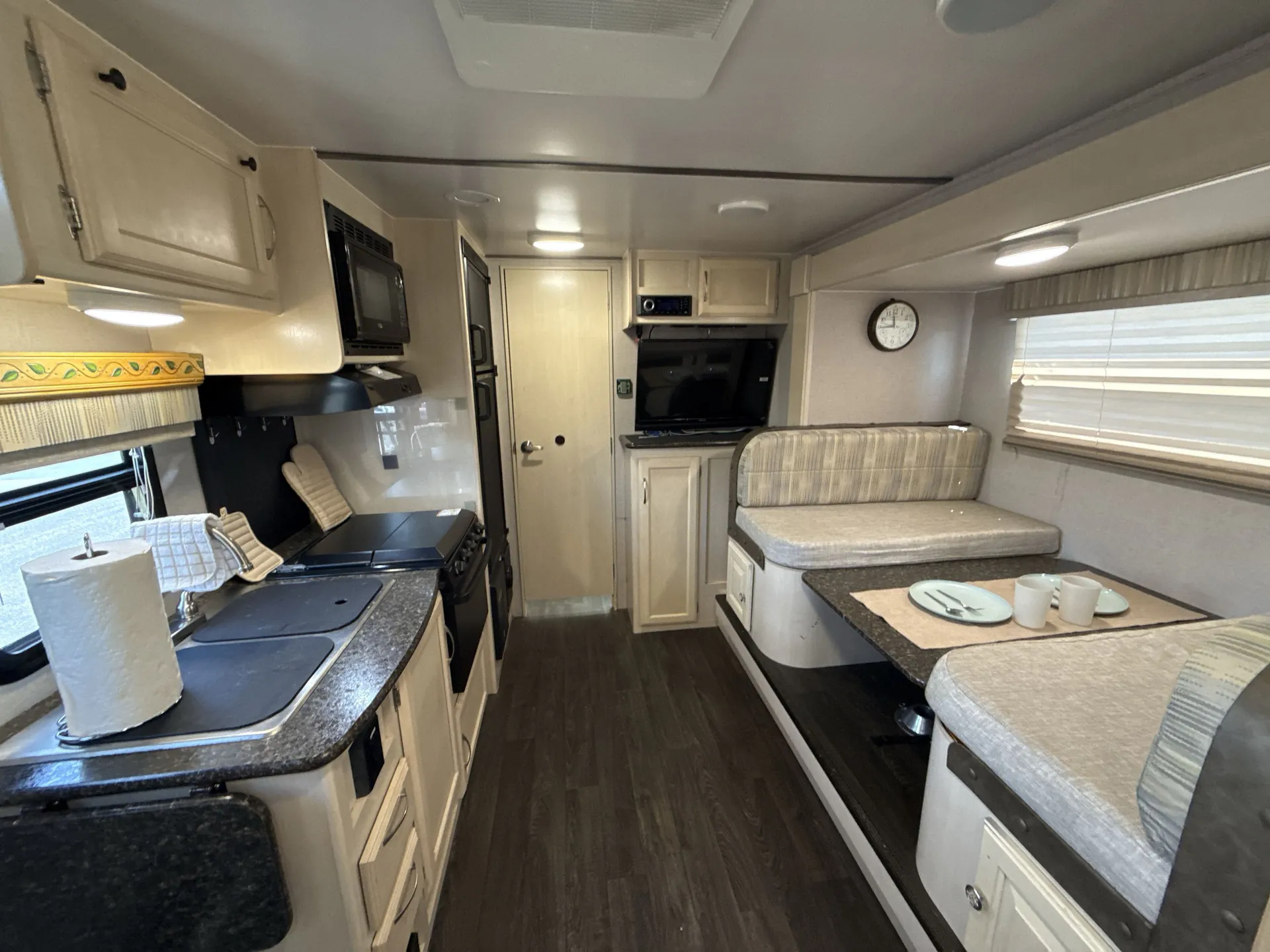 2019 Winnebago Micro Minnie 2108DS - Photo 3