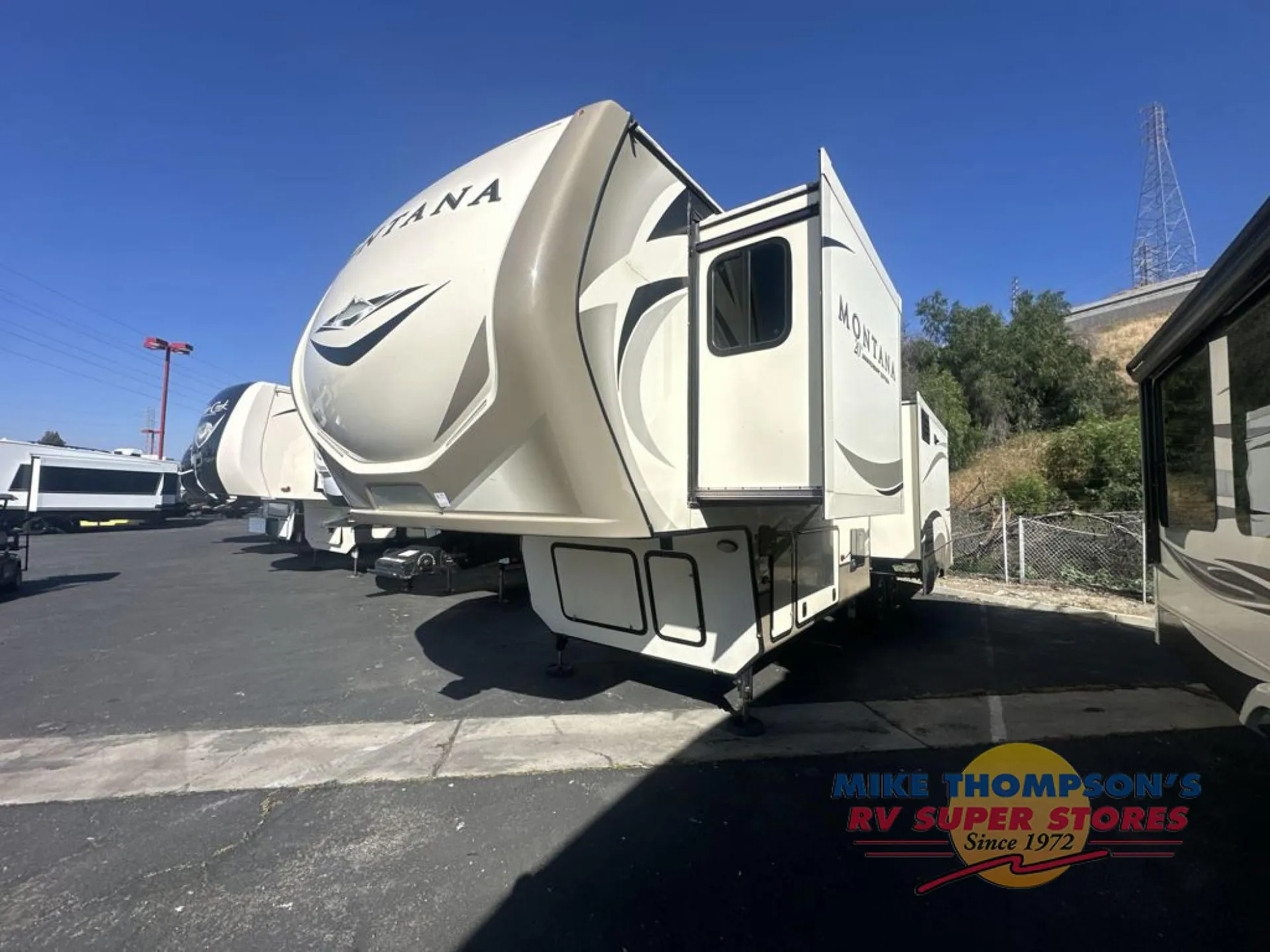 2019 Keystone Montana 3120RL - Photo 3