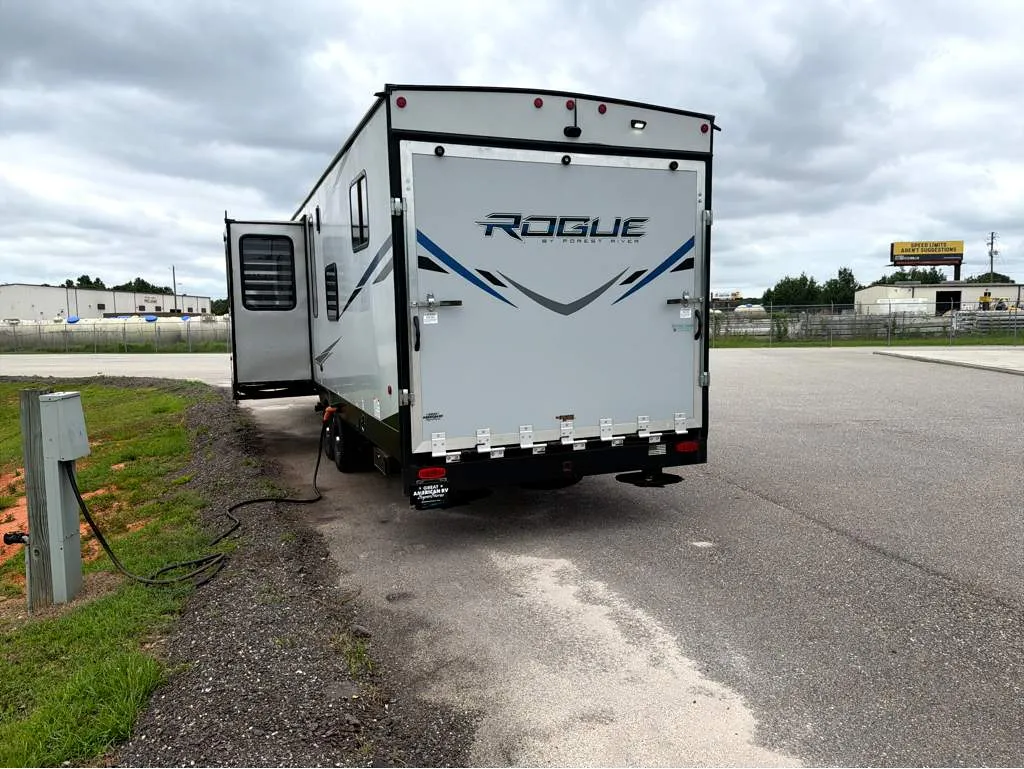 2021 Forest River Vengeance Rogue 32V - Photo 4