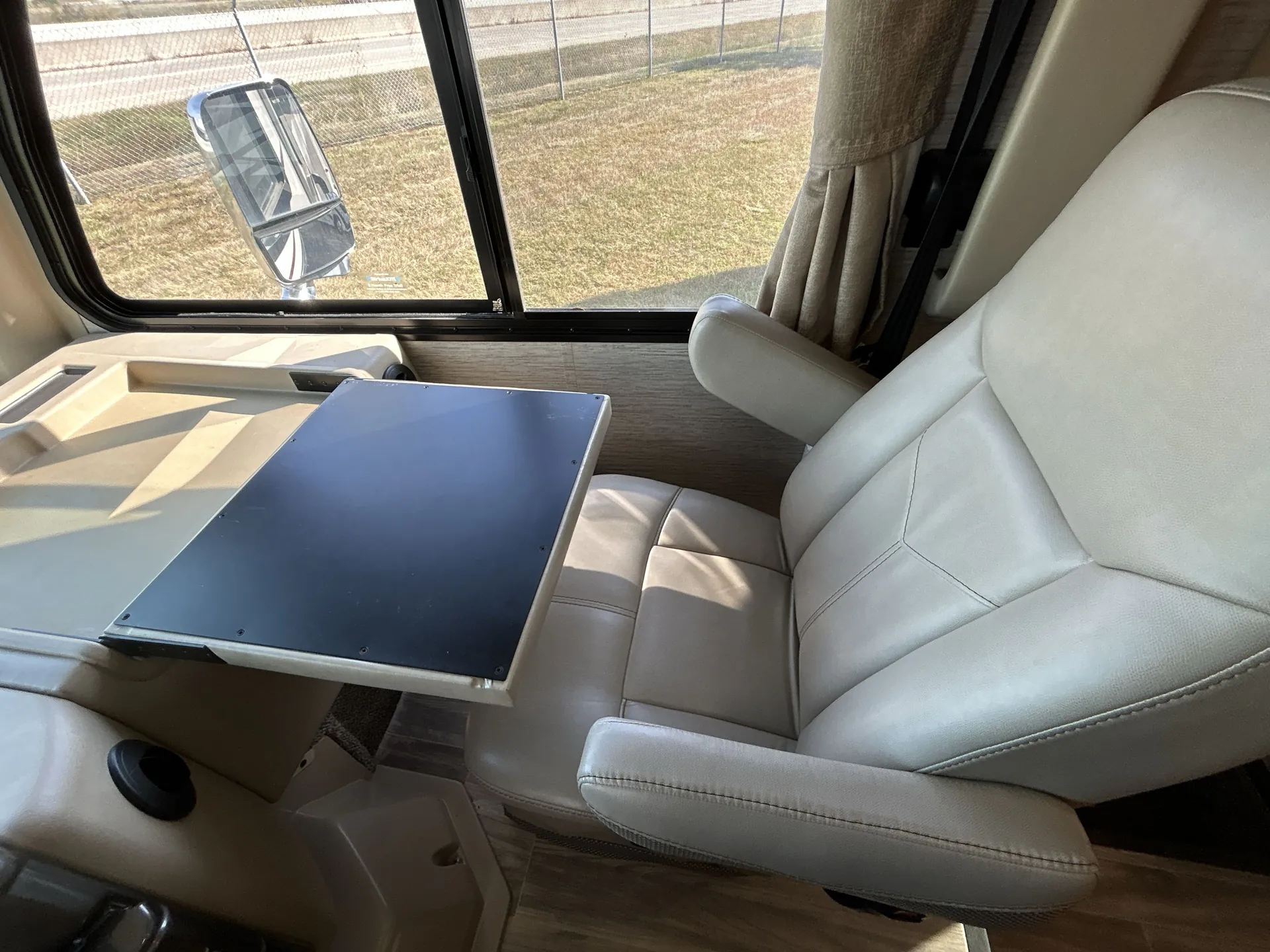 2021 Thor Motor Coach Axis 24.3 — living area main