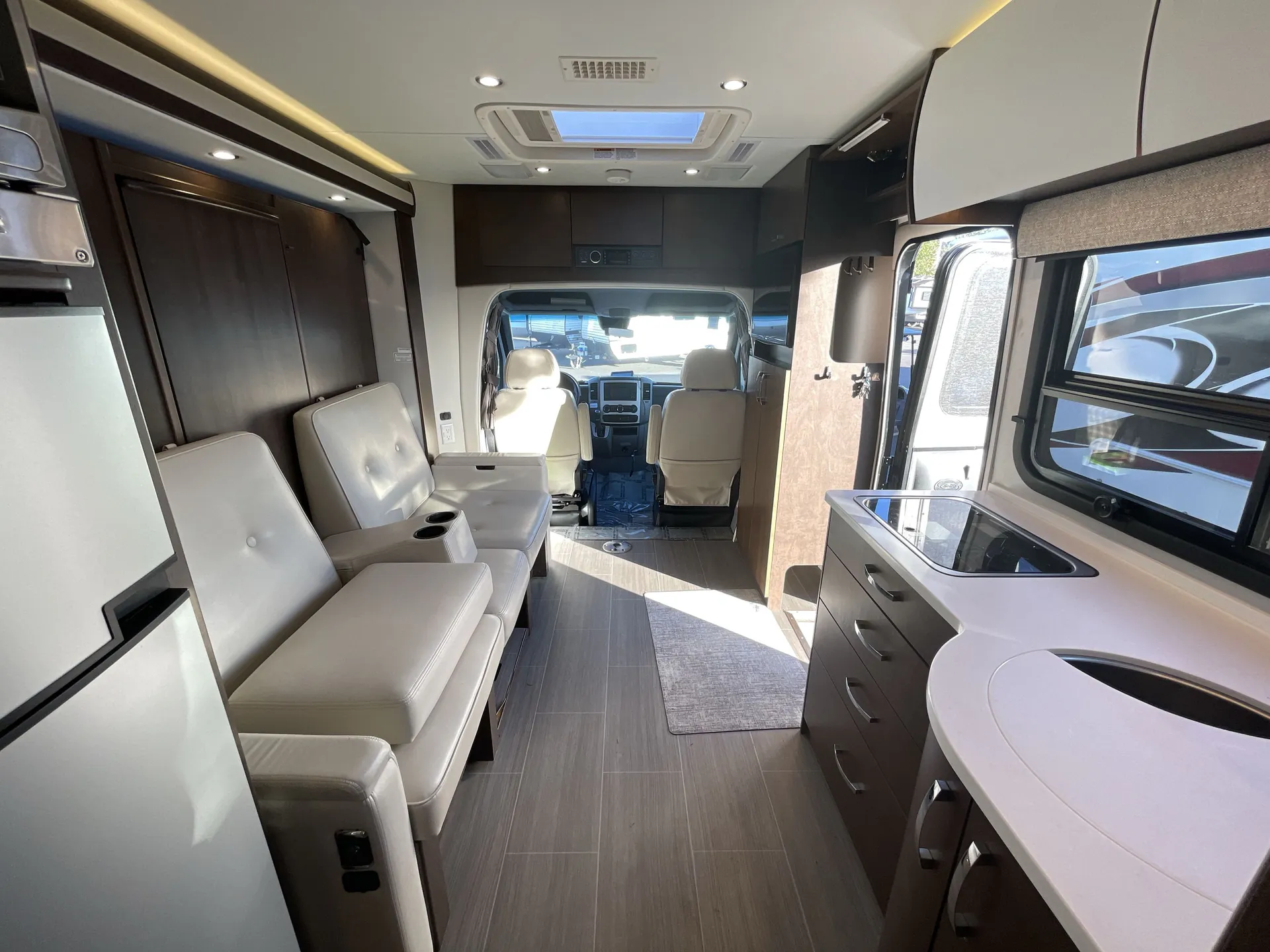 2018 Leisure Travel Unity U24FX — living area main