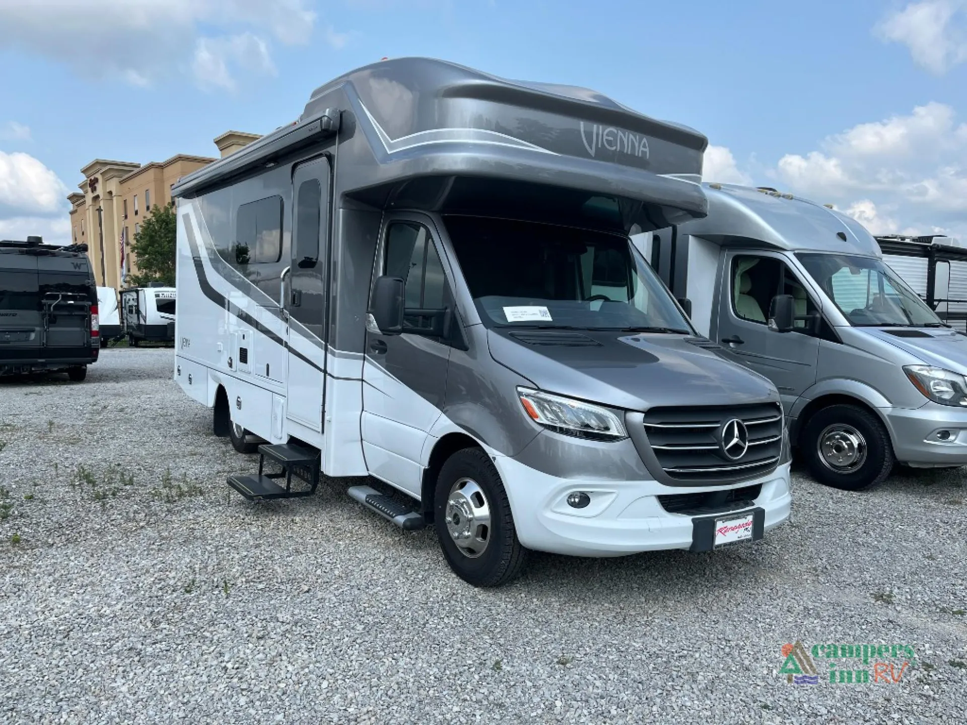 2024 Renegade RV Vienna 25RMC - Photo 2