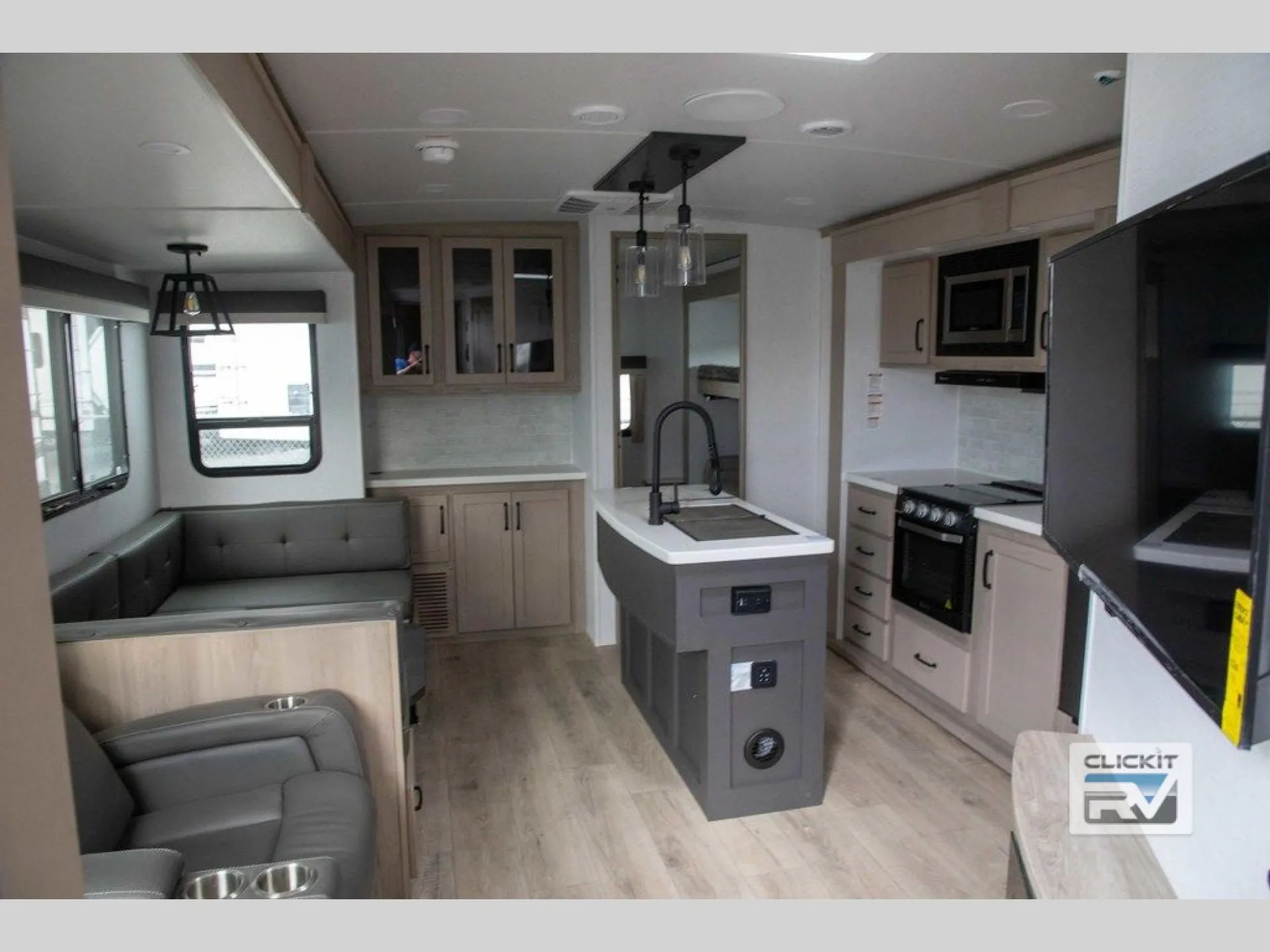 2025 Forest River Flagstaff Classic 832BWS — Photo 6