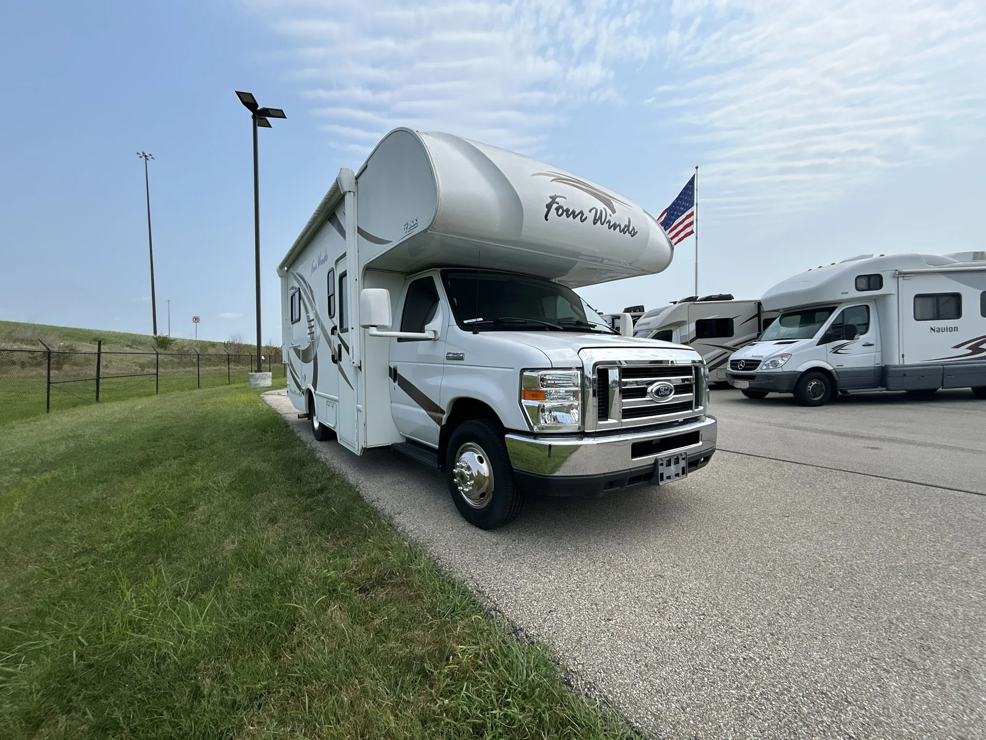 2018 Thor Motor Coach Four Winds 22E - Photo 2
