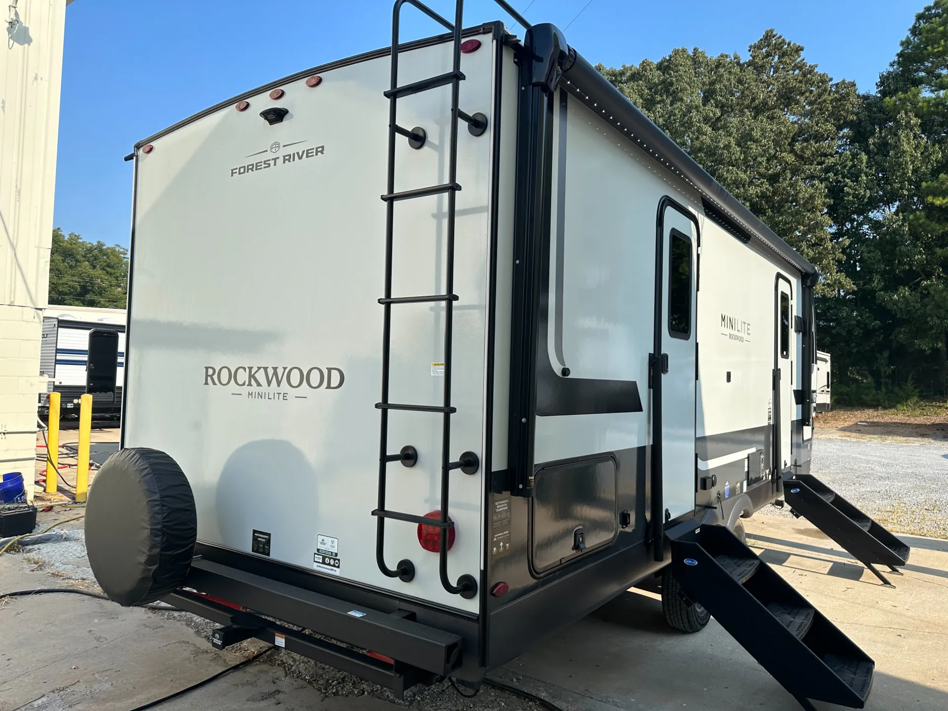 2027 Forest River Rockwood Mini Lite 2506FK — Photo 7
