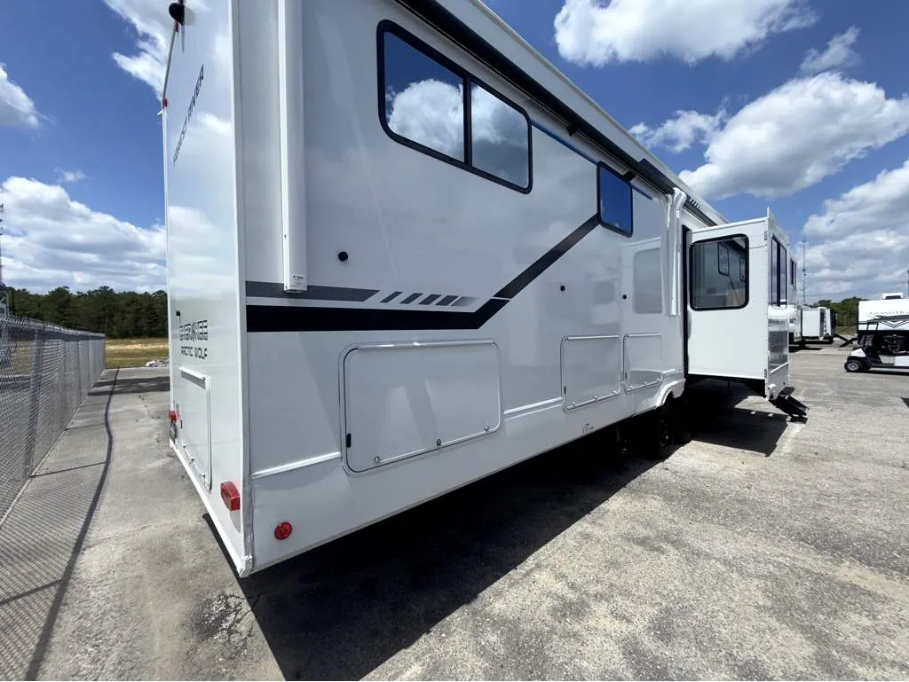 2026 Forest River Cherokee Arctic Wolf 3950SUITE - Photo 3