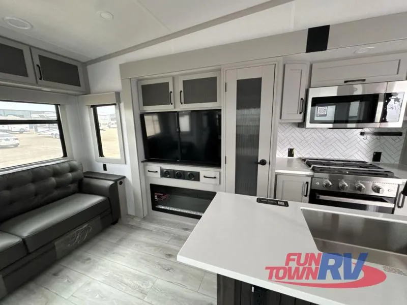 2026 Keystone Montana High Country 331RL - Photo 4