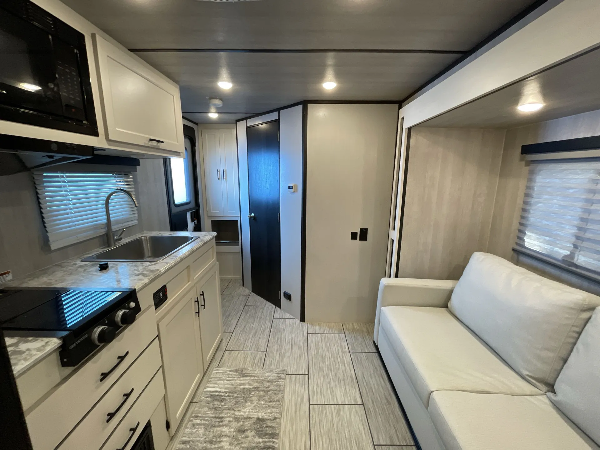 2024 Genesis Supreme Sea Breeze 19FSS - Photo 4