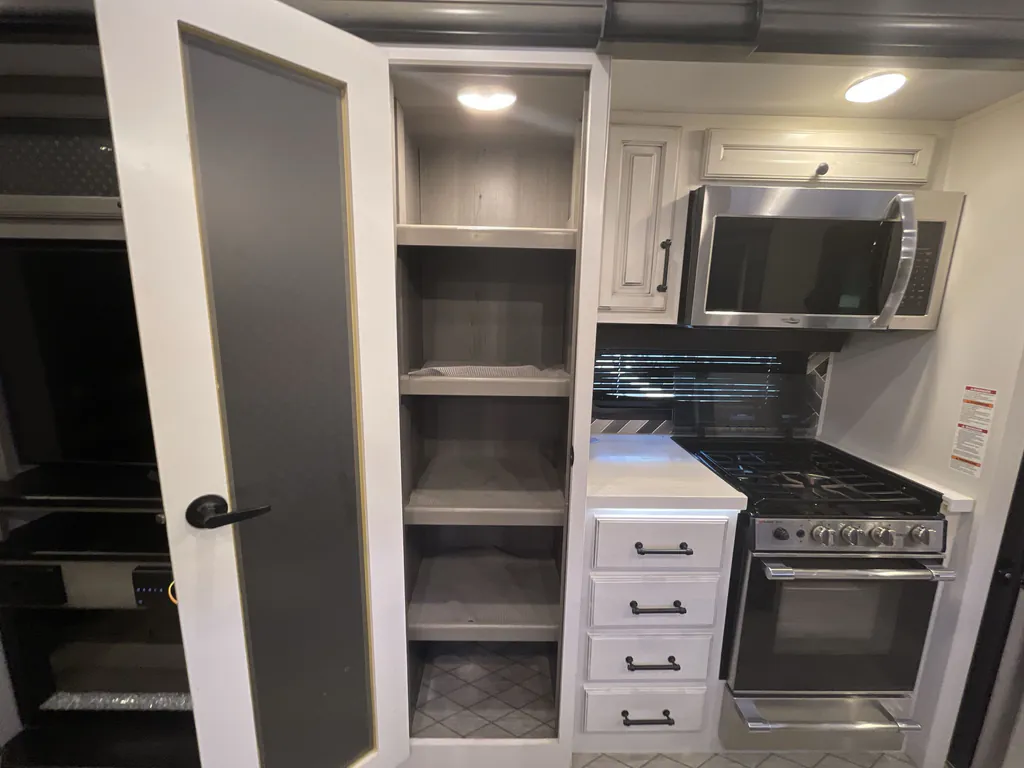 2022 Keystone Montana 3813MS, Photos photo 15