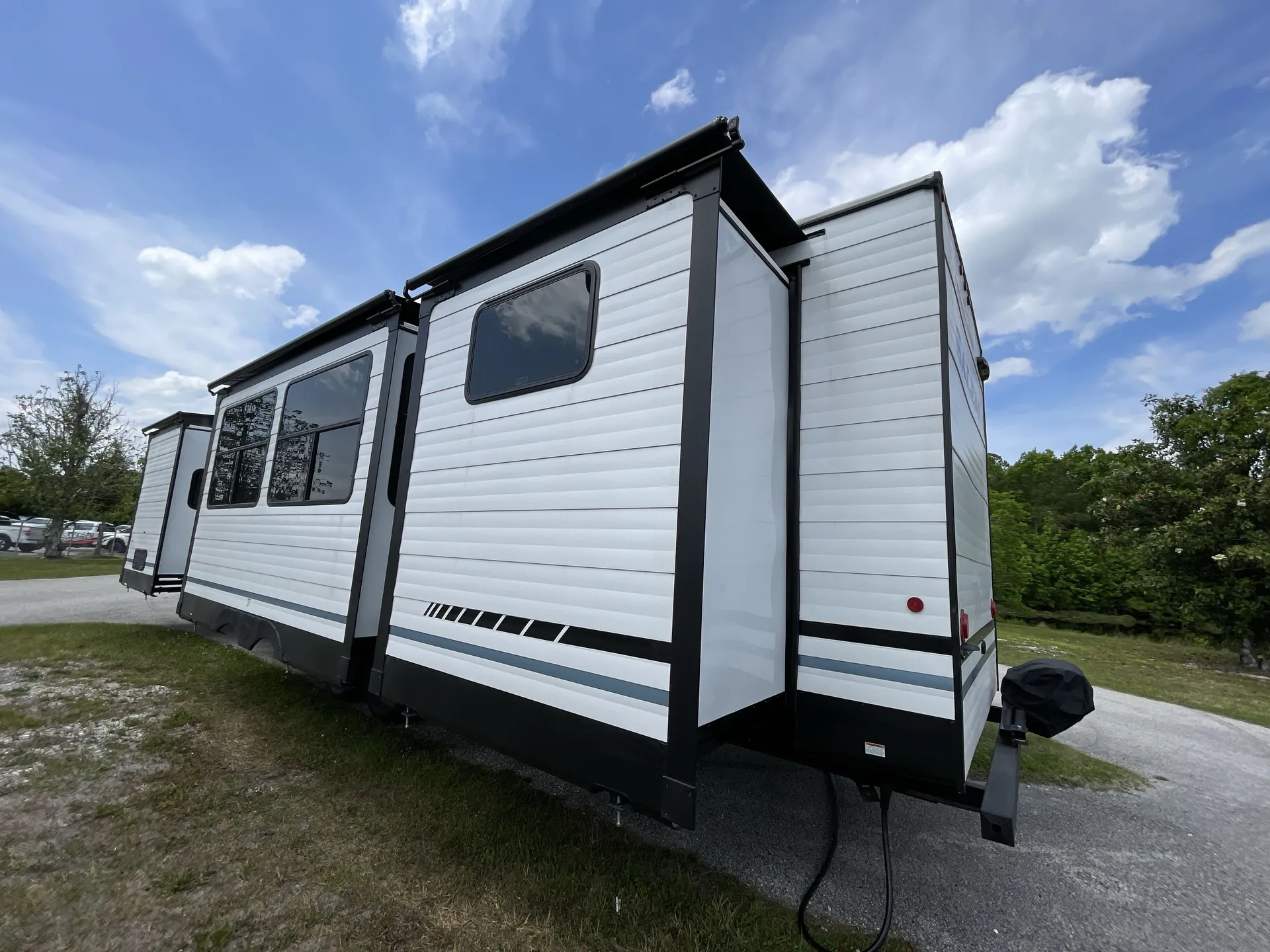 2026 Forest River Salem Villa 42QBQ — off campside