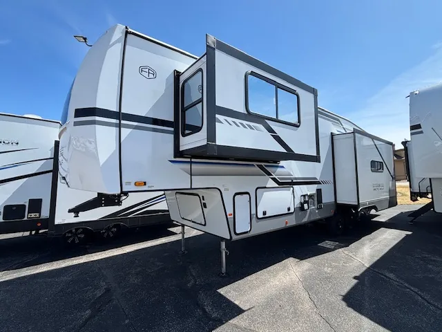 2025 CHEROKEE Arctic Wolf 3250 SUITE - Photo 4