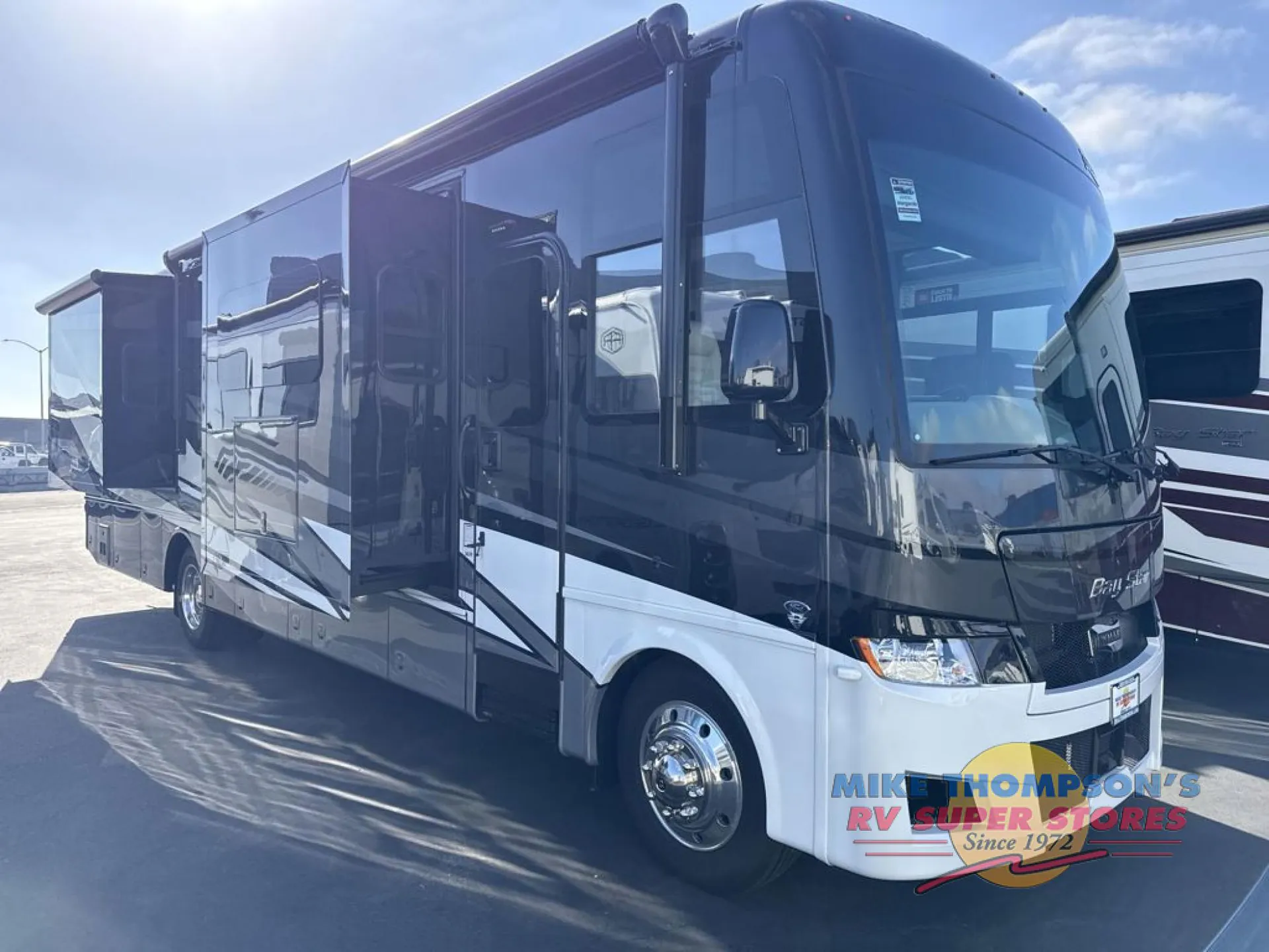 2027 Newmar Bay Star 3639 - Photo 3