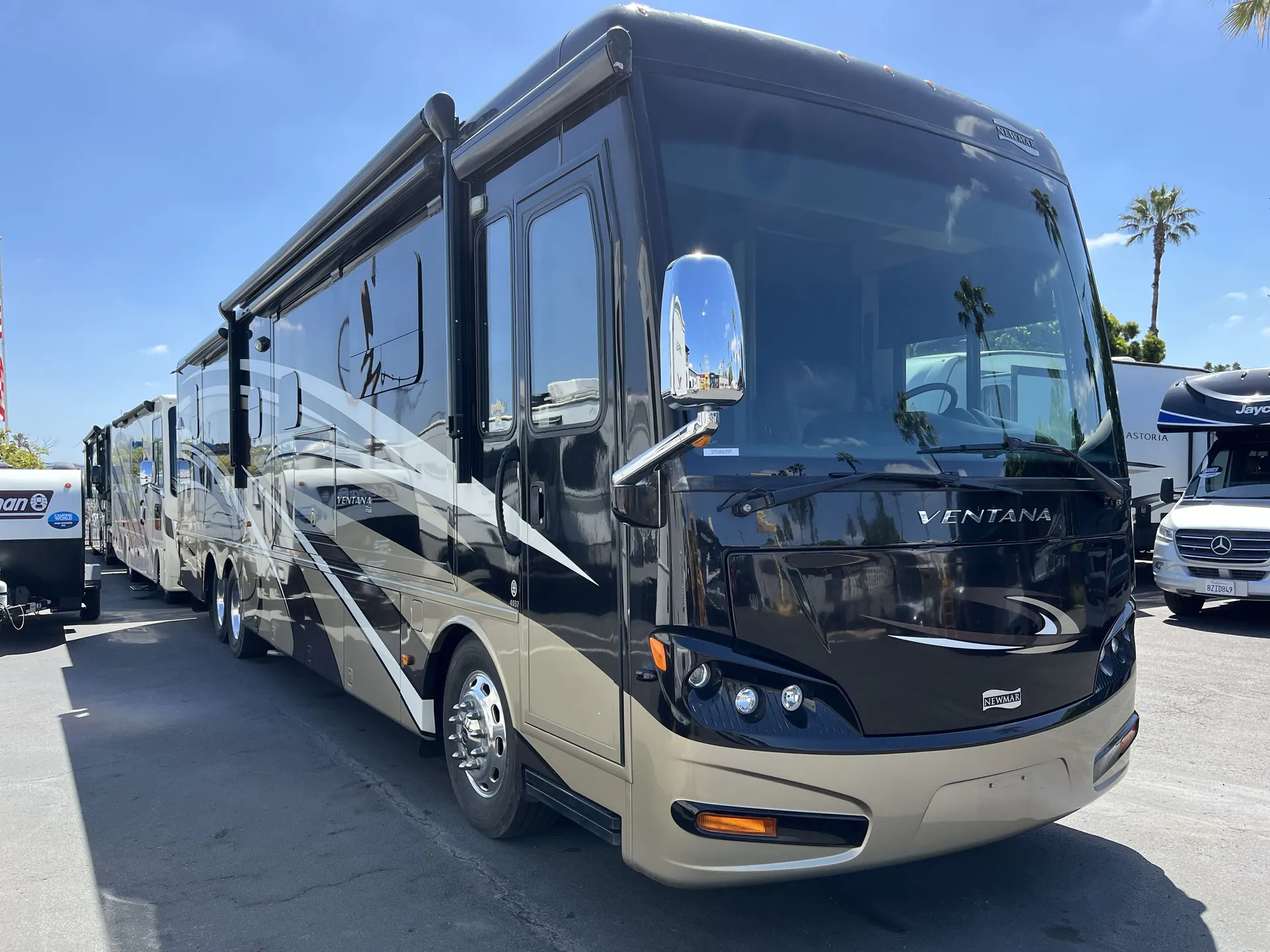 2015 Newmar Ventana 4037 - Photo 2