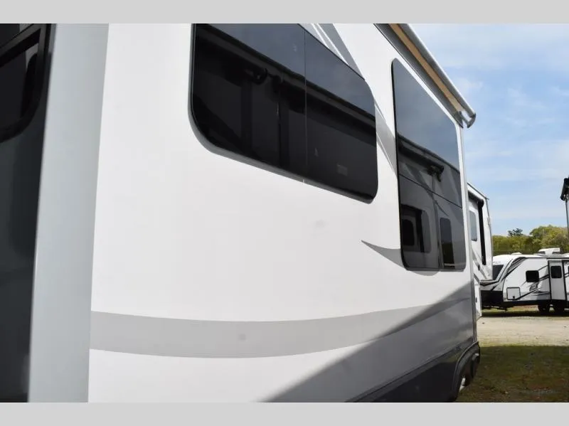 2018 Highland Ridge Roamer 371MBH - Photo 4