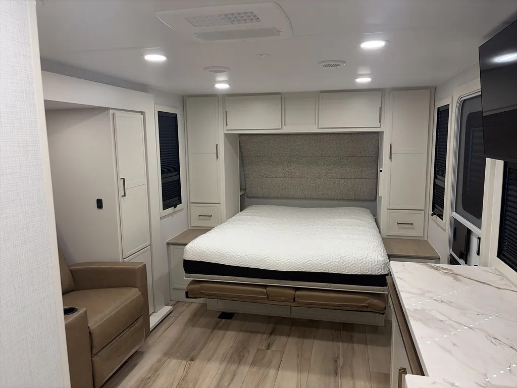 2026 Brinkley Model Ix 20X, Photos photo 2