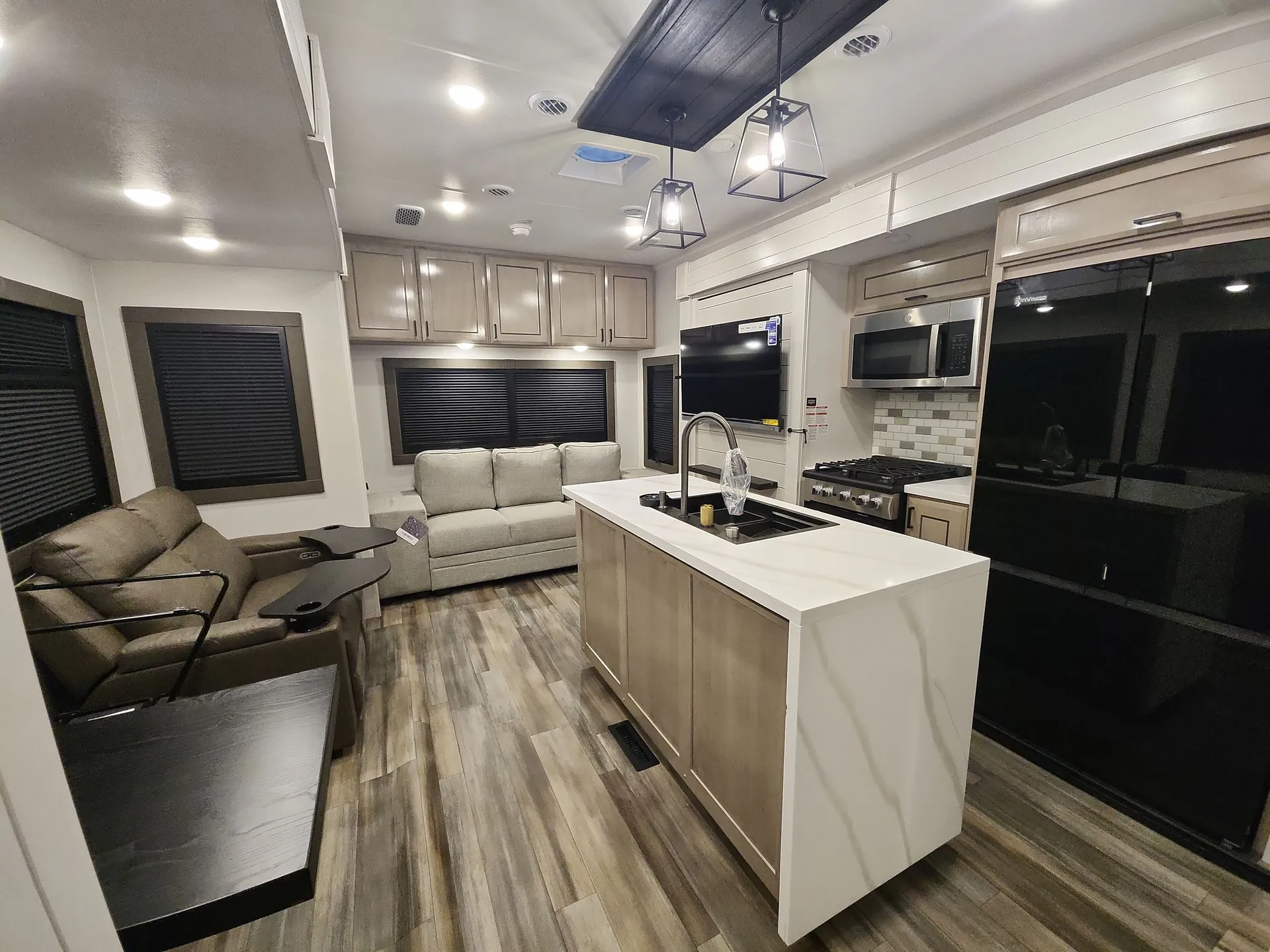 2026 Highland Ridge Open Range 3X 372MBH — living area main