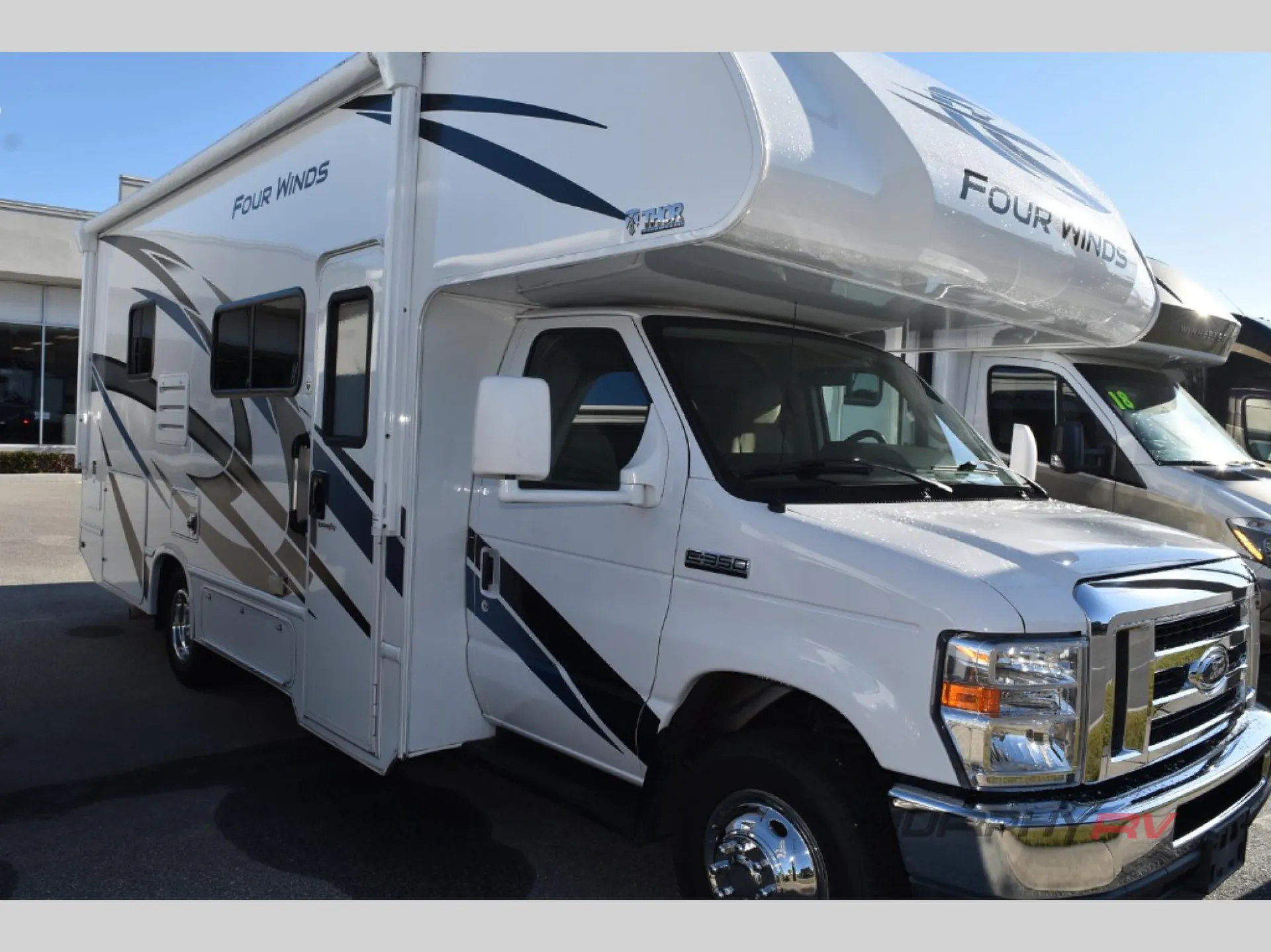 2022 Thor Motor Coach Four Winds 25M - Photo 2