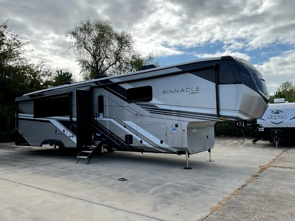2026 Jayco Pinnacle 38FBRK - Photo 3