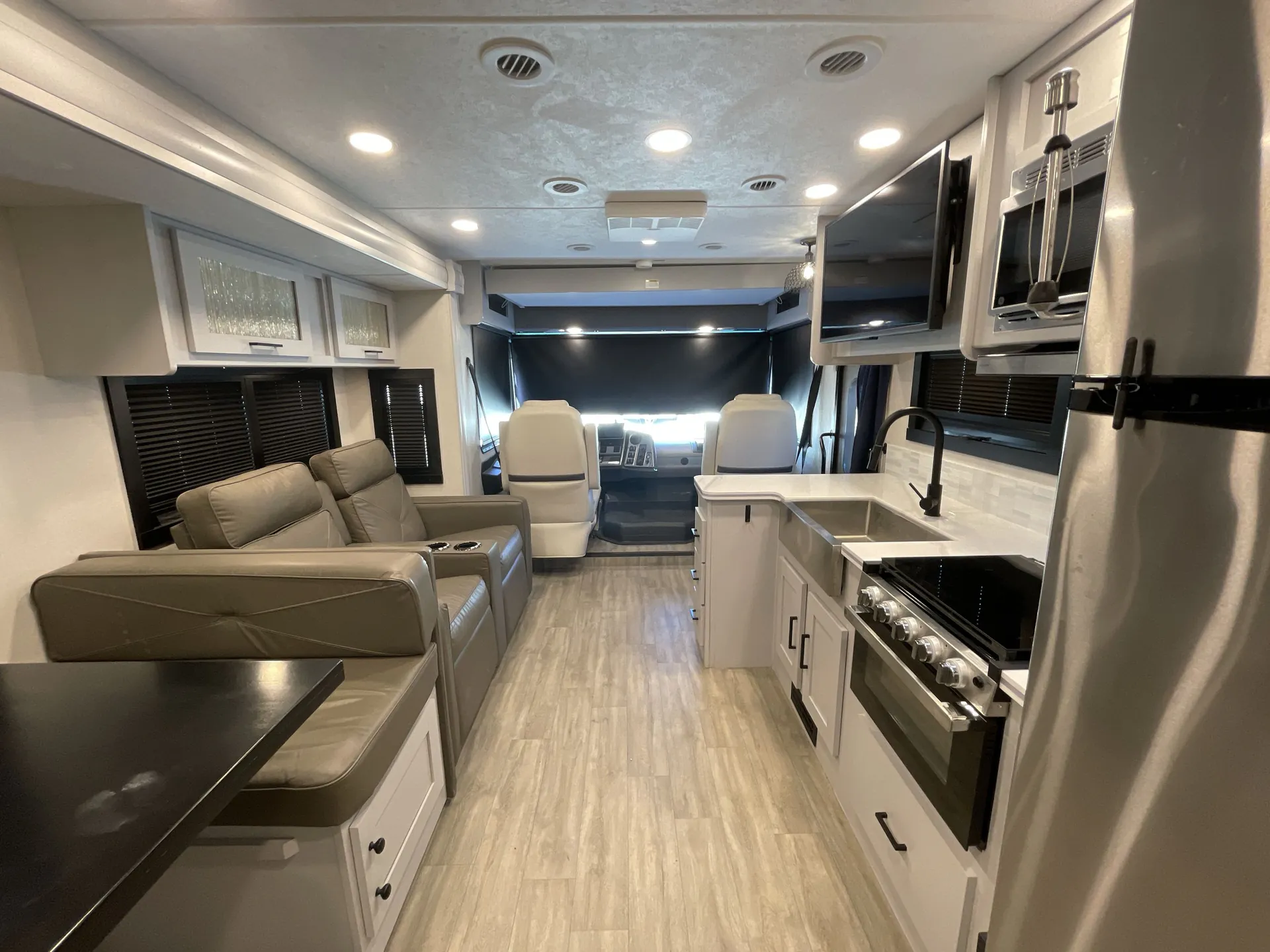 2024 Coachmen Pursuit 31ES — campside