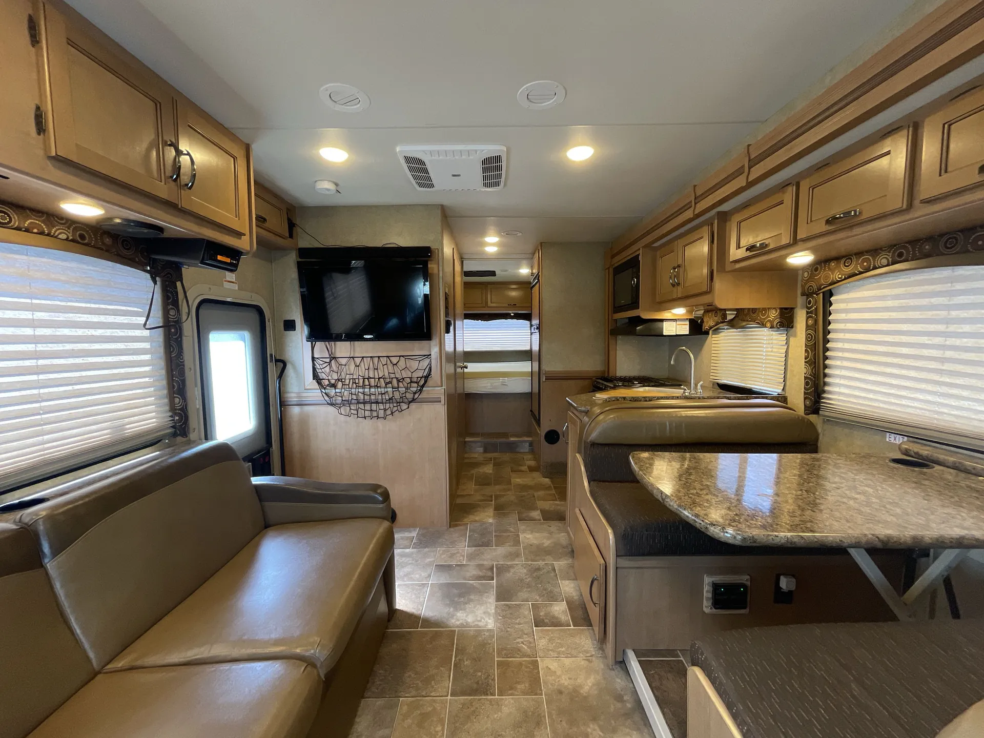 2017 Thor Motor Coach Four Winds 28Z — living area main