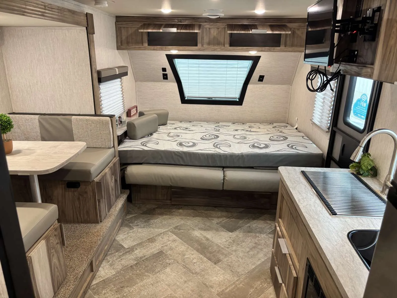 2022 Palomino Real Lite RL189 - Photo 2