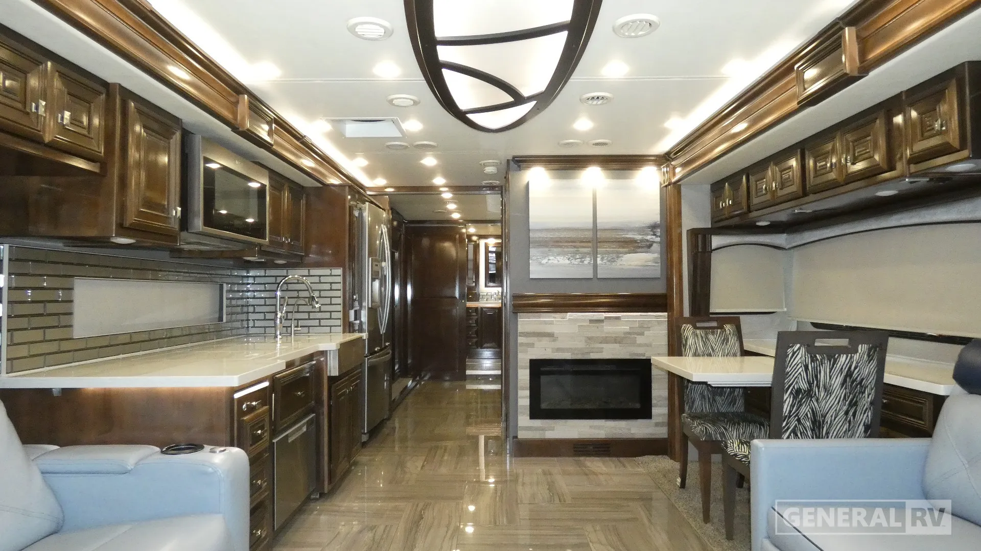 2020 Fleetwood Discovery LXE 40M - Photo 3